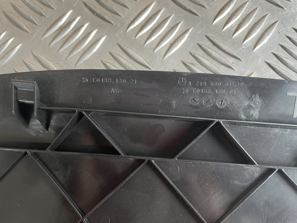 Durvju iekšēja plastmasa priekš MERCEDES BENZ CLS 320 2005 3 Durvju iekšēja plastmasa priekš MERCEDES BENZ CLS 320 2005