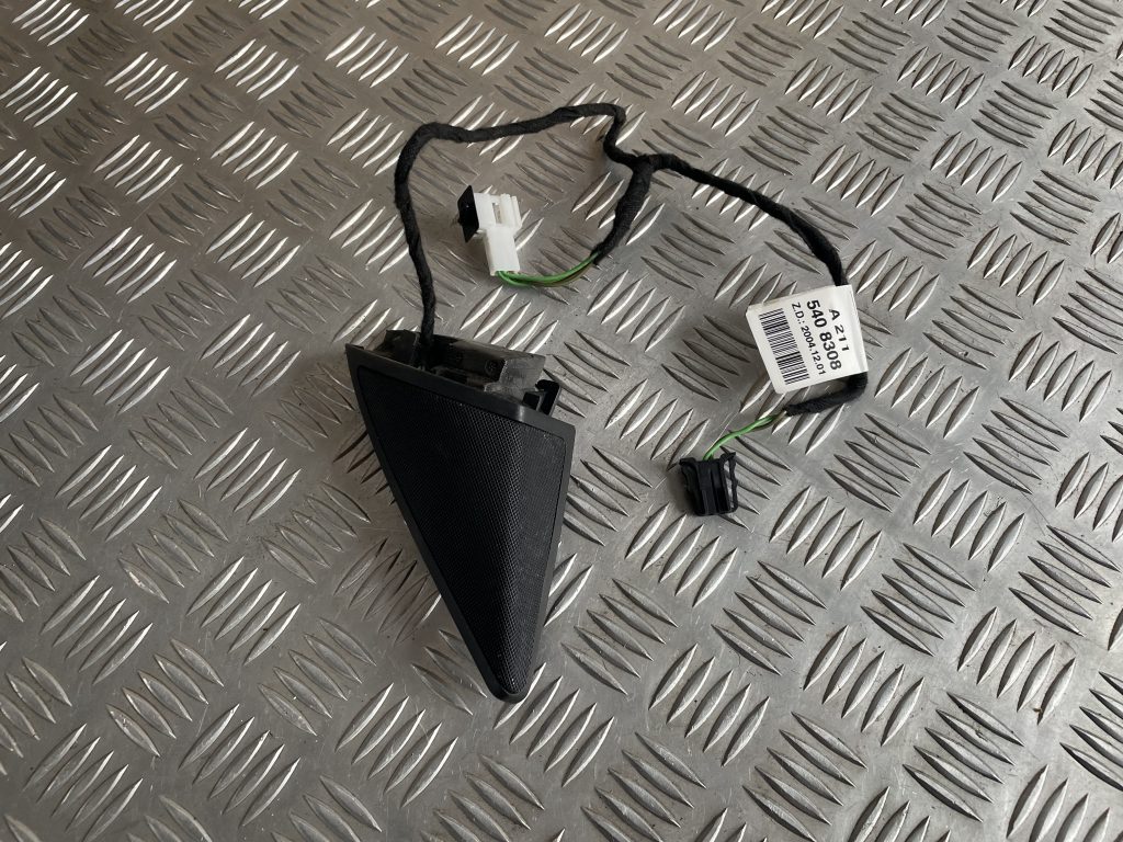 Durvju spoguļa apdares uzlika salonā (ar skaļruni) priekš MERCEDES BENZ CLS 320 2005 1 Durvju spoguļa apdares uzlika salonā (ar skaļruni) priekš MERCEDES BENZ CLS 320 2005