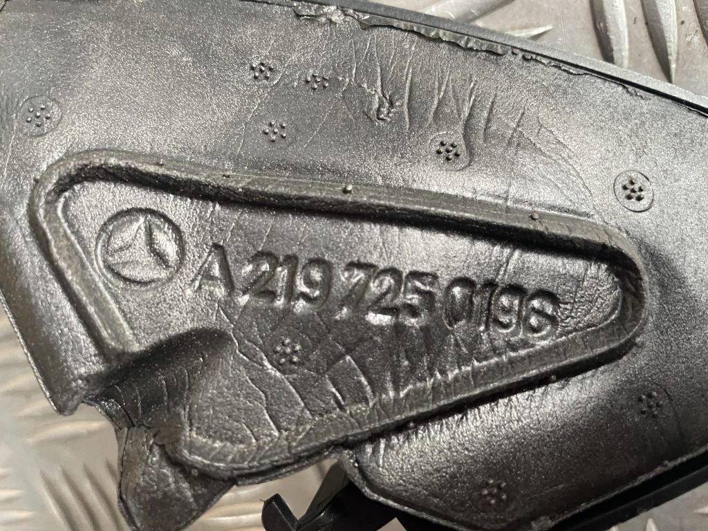 Durvju spoguļa apdares uzlika salonā (ar skaļruni) priekš MERCEDES BENZ CLS 320 2005 5 Durvju spoguļa apdares uzlika salonā (ar skaļruni) priekš MERCEDES BENZ CLS 320 2005