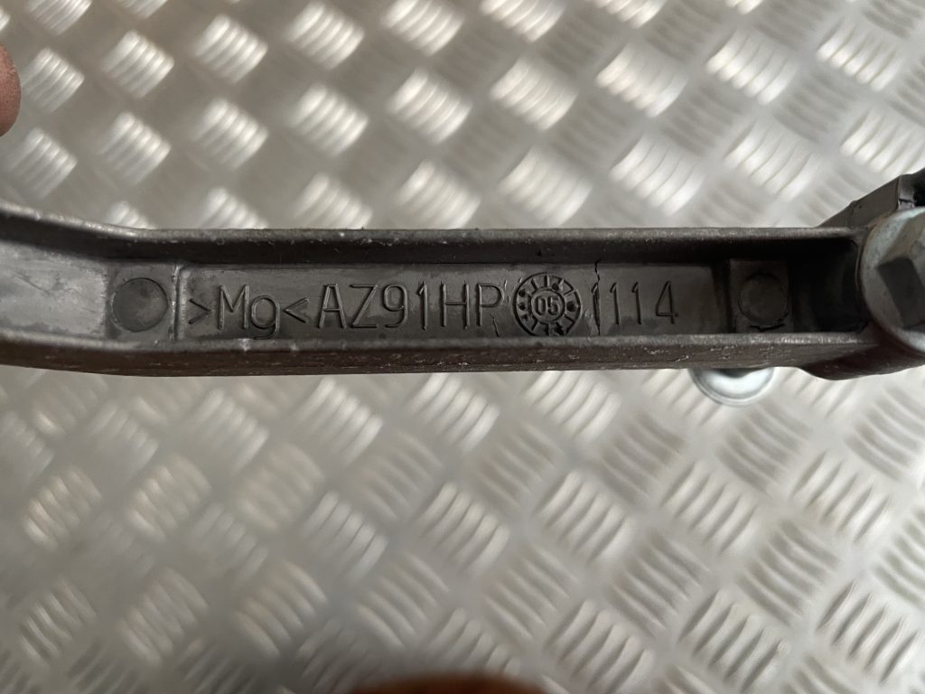 Stāvbremzes mehānisma kronšteins priekš MERCEDES BENZ CLS 320 2005 2 Stāvbremzes mehānisma kronšteins priekš MERCEDES BENZ CLS 320 2005