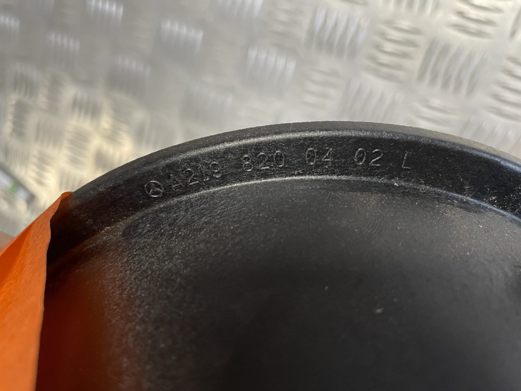 Skaļrunis (Sabvūferis) priekš MERCEDES BENZ CLS 320 2005 2 Skaļrunis (Sabvūferis) priekš MERCEDES BENZ CLS 320 2005