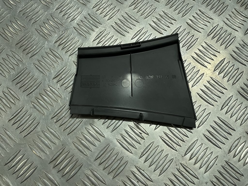 Durvju iekšēja plastmasa priekš MERCEDES BENZ CLS 320 2005 2 Durvju iekšēja plastmasa priekš MERCEDES BENZ CLS 320 2005