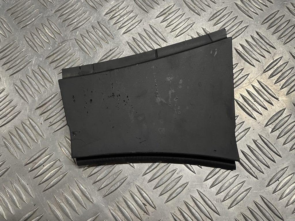 Durvju iekšēja plastmasa priekš MERCEDES BENZ CLS 320 2005 1 Durvju iekšēja plastmasa priekš MERCEDES BENZ CLS 320 2005