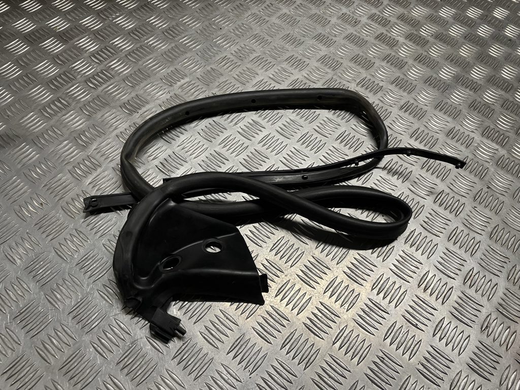 Durvju gumija priekš MERCEDES BENZ CLS 320 2005 1 Durvju gumija priekš MERCEDES BENZ CLS 320 2005