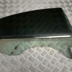 Aizmugurējo labo durvju stikls priekš MERCEDES BENZ CLS 320 2005