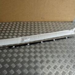 Priekšējo labo durvju moldings priekš Hyundai Santa Fe 2013-2016 822102W000