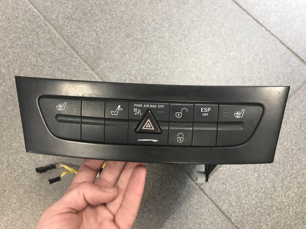 Mērinstrumentu paneļa pārslēgšanas pogas priekš MERCEDES BENZ CLS 320 2005 3 Mērinstrumentu paneļa pārslēgšanas pogas priekš MERCEDES BENZ CLS 320 2005