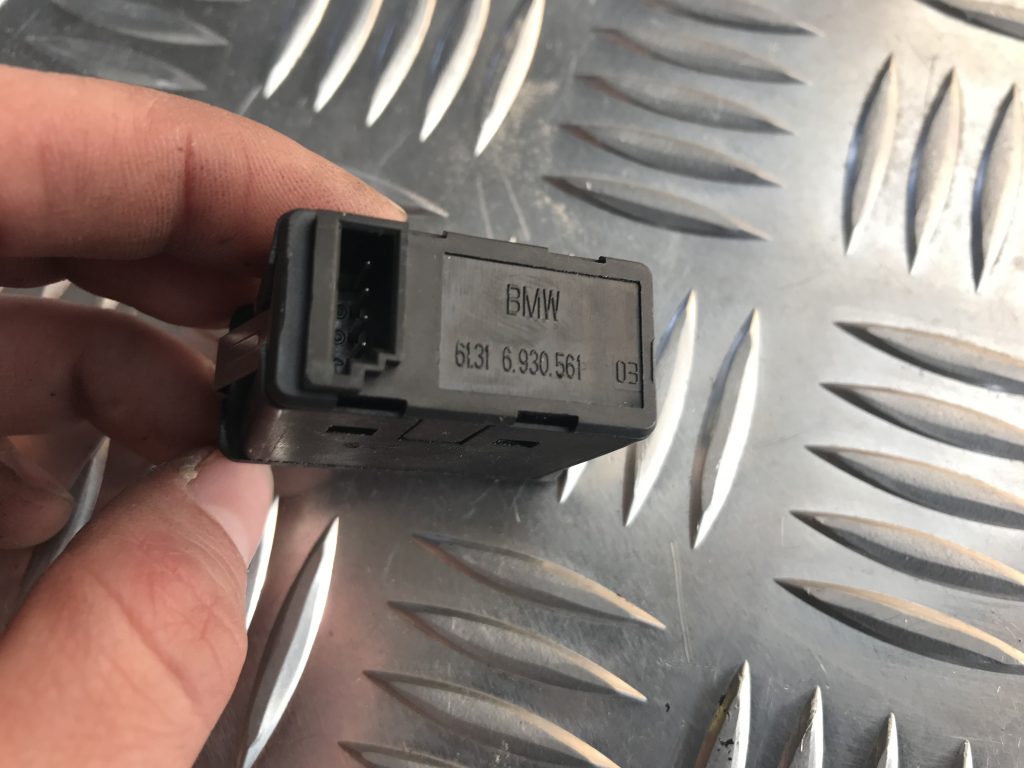 USB/AUX adapteris priekš BMW 1 E87 2009 WHITE 2 USB/AUX adapteris priekš BMW 1 E87 2009 WHITE