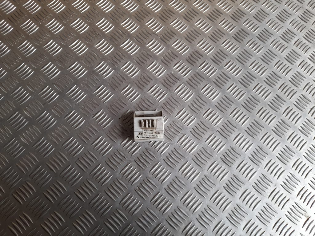 Signalizācijas vadības bloks priekš BMW 320D E46 2004 TOURING 2 Signalizācijas vadības bloks priekš BMW 320D E46 2004 TOURING