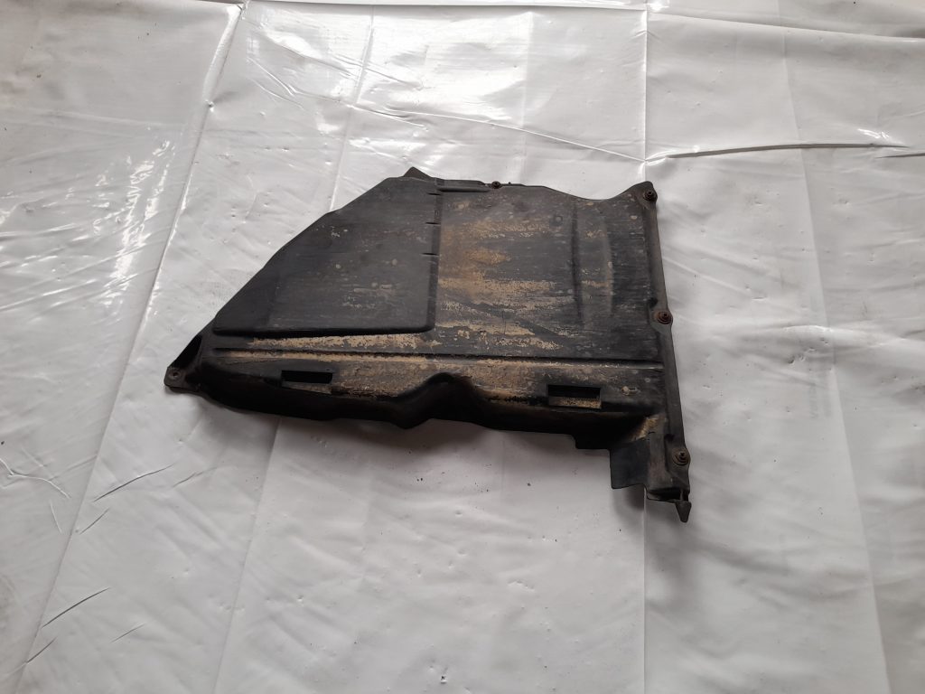 Dzinēja aizsargs priekš BMW 320D E46 2004 TOURING 1 Dzinēja aizsargs priekš BMW 320D E46 2004 TOURING