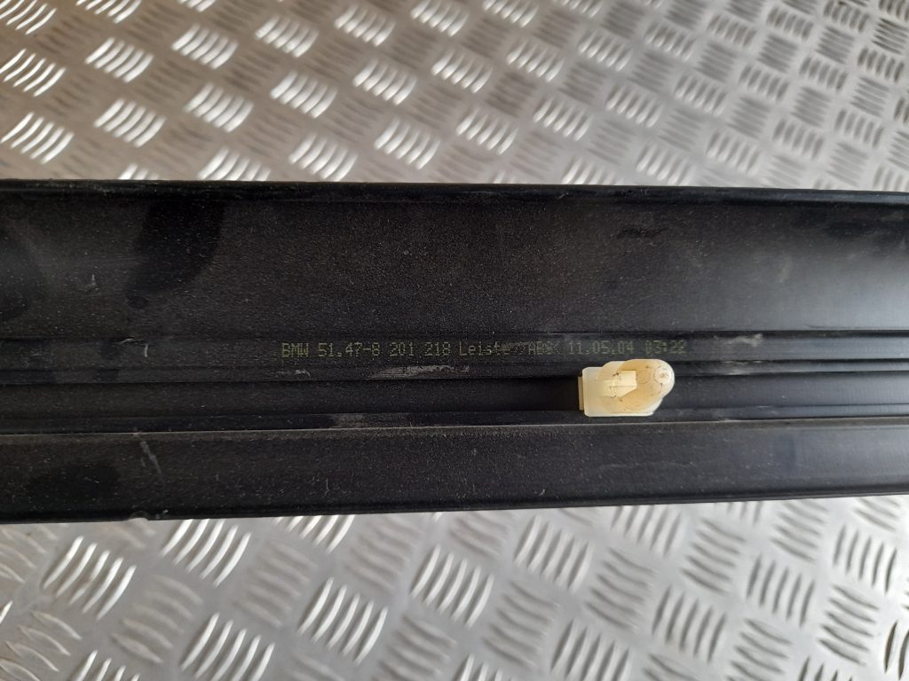 Sliekšņa priekšēja kreisa uzlika (salonā) priekš BMW 320D E46 2004 TOURING