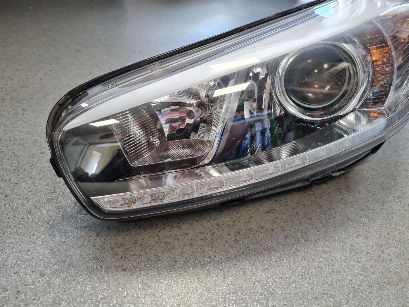 Priekšējais kreisais lukturis priekš KIA CEED 2013 2 Priekšējais kreisais lukturis priekš KIA CEED 2013