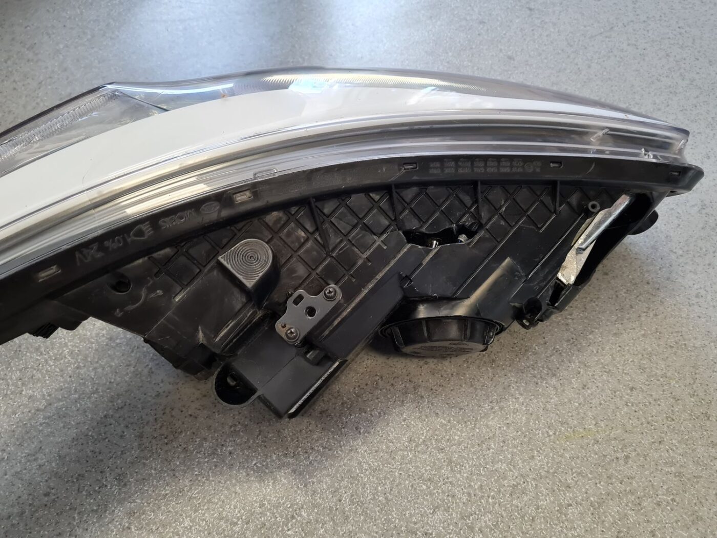 Priekšējais kreisais lukturis priekš KIA CEED 2013 15 Priekšējais kreisais lukturis priekš KIA CEED 2013