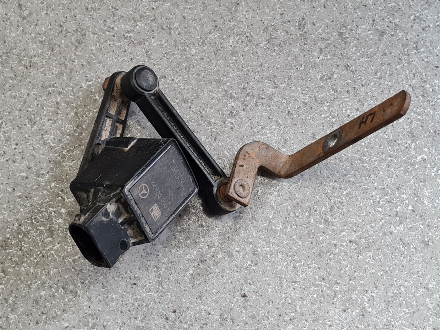 Lukturu diapazona korekcijas sensors, aizmugurē priekš MERCEDES BENZ ML320 2005 BLACK 2 Lukturu diapazona korekcijas sensors, aizmugurē priekš MERCEDES BENZ ML320 2005 BLACK