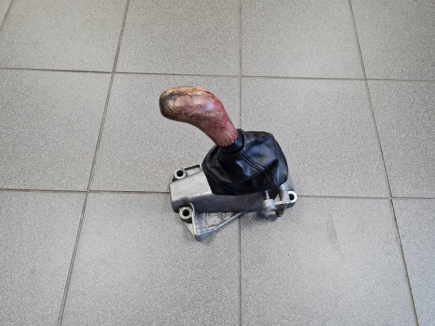 Ātrumu pārslēgšanas slēdzis priekš VOLVO 850 1995 1 Ātrumu pārslēgšanas slēdzis priekš VOLVO 850 1995