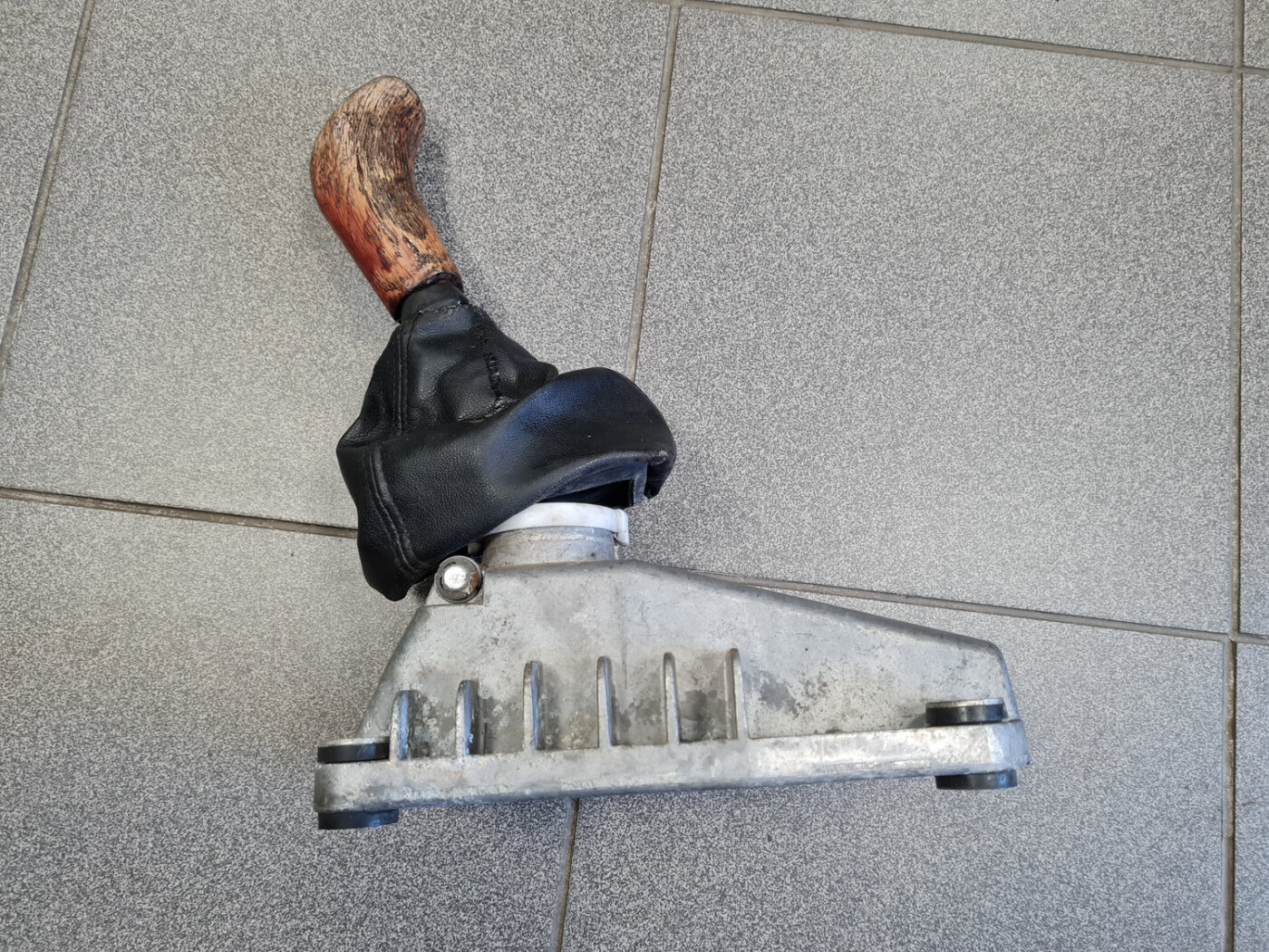 Ātrumu pārslēgšanas slēdzis priekš VOLVO 850 1995 8 Ātrumu pārslēgšanas slēdzis priekš VOLVO 850 1995