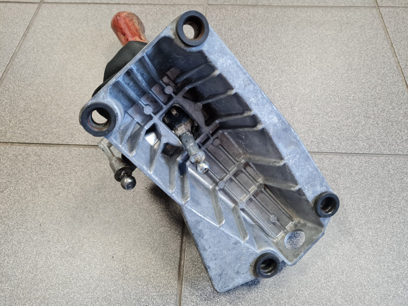 Ātrumu pārslēgšanas slēdzis priekš VOLVO 850 1995 7 Ātrumu pārslēgšanas slēdzis priekš VOLVO 850 1995