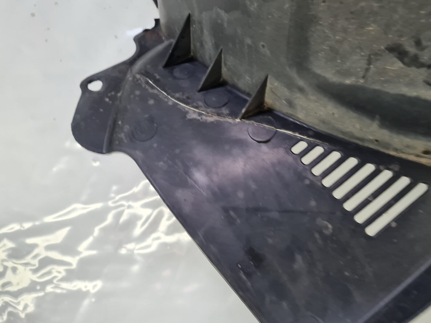 Priekšējais labais paspārns priekš KIA Sorento 2002-2009 868123E510 3 Priekšējais labais paspārns priekš KIA Sorento 2002-2009 868123E510