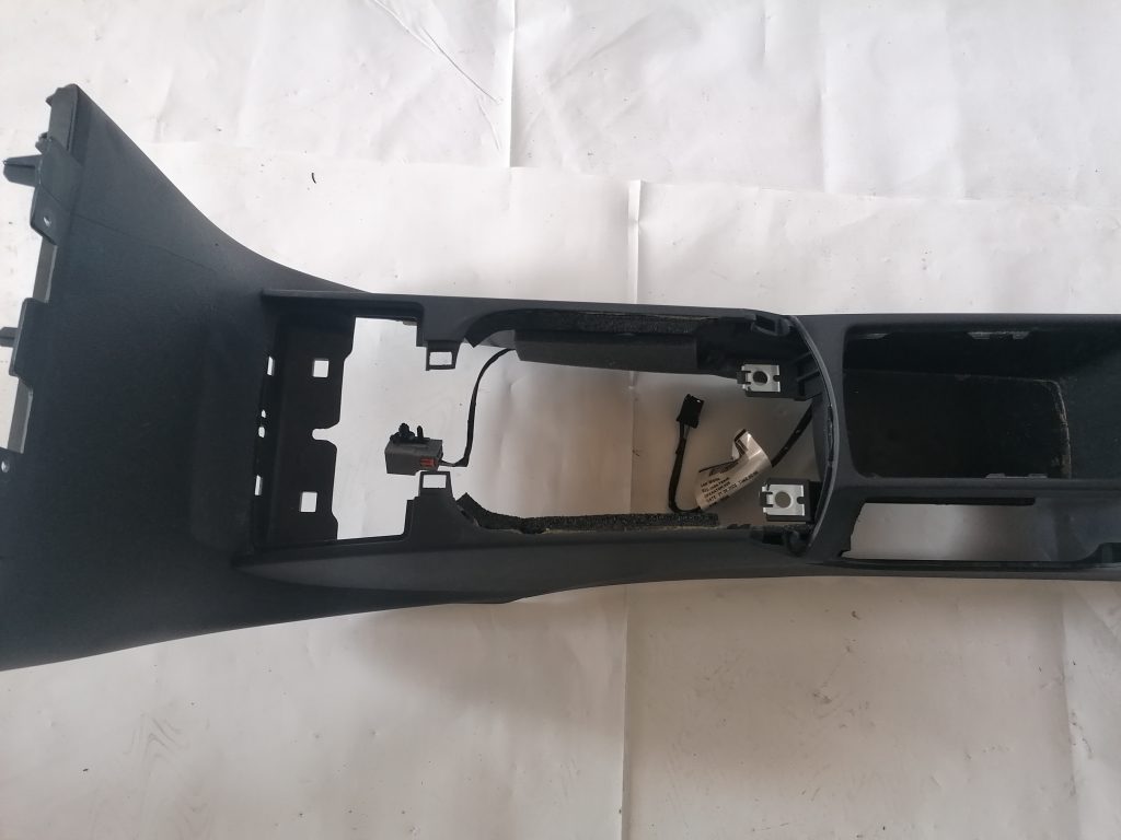 Centrālās konsoles apdares lielākā daļa priekš VOLVO C30 2008 TURQUOISE 2 Centrālās konsoles apdares lielākā daļa priekš VOLVO C30 2008 TURQUOISE