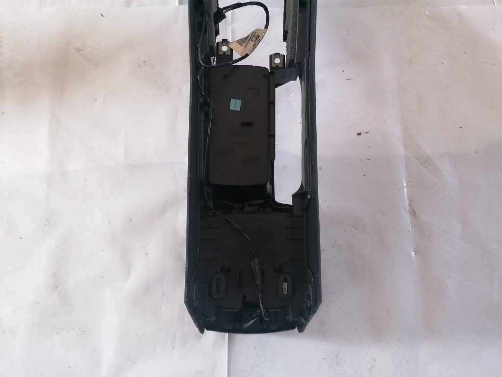 Centrālās konsoles apdares lielākā daļa priekš VOLVO C30 2008 TURQUOISE 5 Centrālās konsoles apdares lielākā daļa priekš VOLVO C30 2008 TURQUOISE