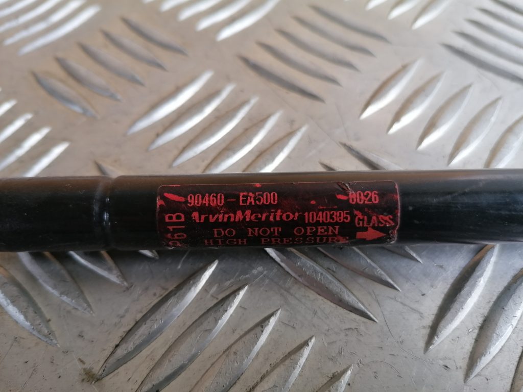 Bagažnieka vāka amortizators priekš NISSAN PATHFINDER 2006 3 Bagažnieka vāka amortizators priekš NISSAN PATHFINDER 2006