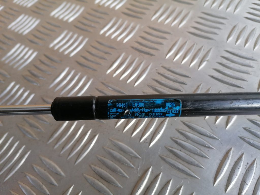 Bagažnieka vāka amortizators priekš NISSAN PATHFINDER 2006 3 Bagažnieka vāka amortizators priekš NISSAN PATHFINDER 2006