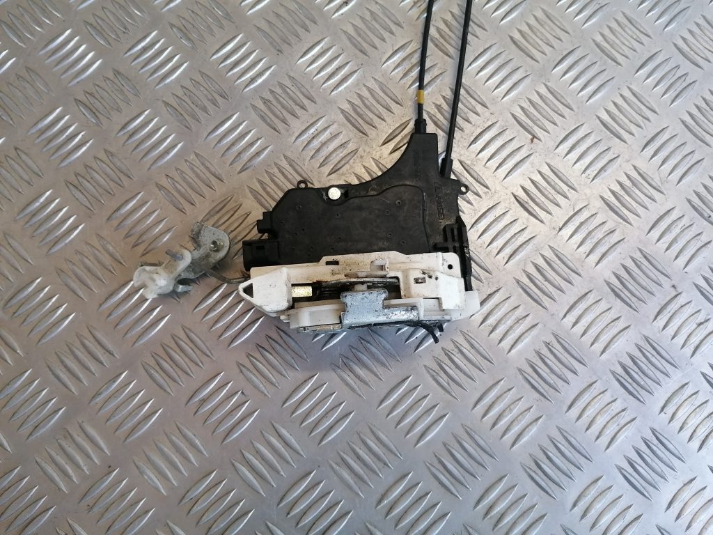 Priekšējo kreiso durvju slēdzene priekš CITROEN C-CROSSER 2009 2 Priekšējo kreiso durvju slēdzene priekš CITROEN C-CROSSER 2009