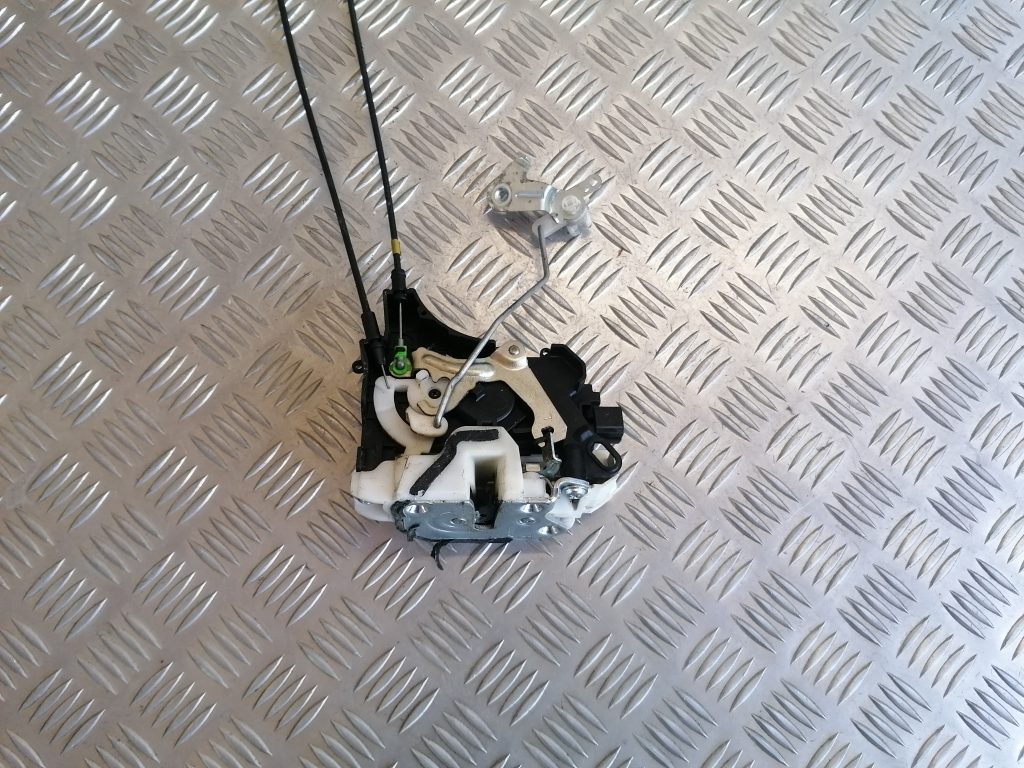 Priekšējo kreiso durvju slēdzene priekš CITROEN C-CROSSER 2009 3 Priekšējo kreiso durvju slēdzene priekš CITROEN C-CROSSER 2009