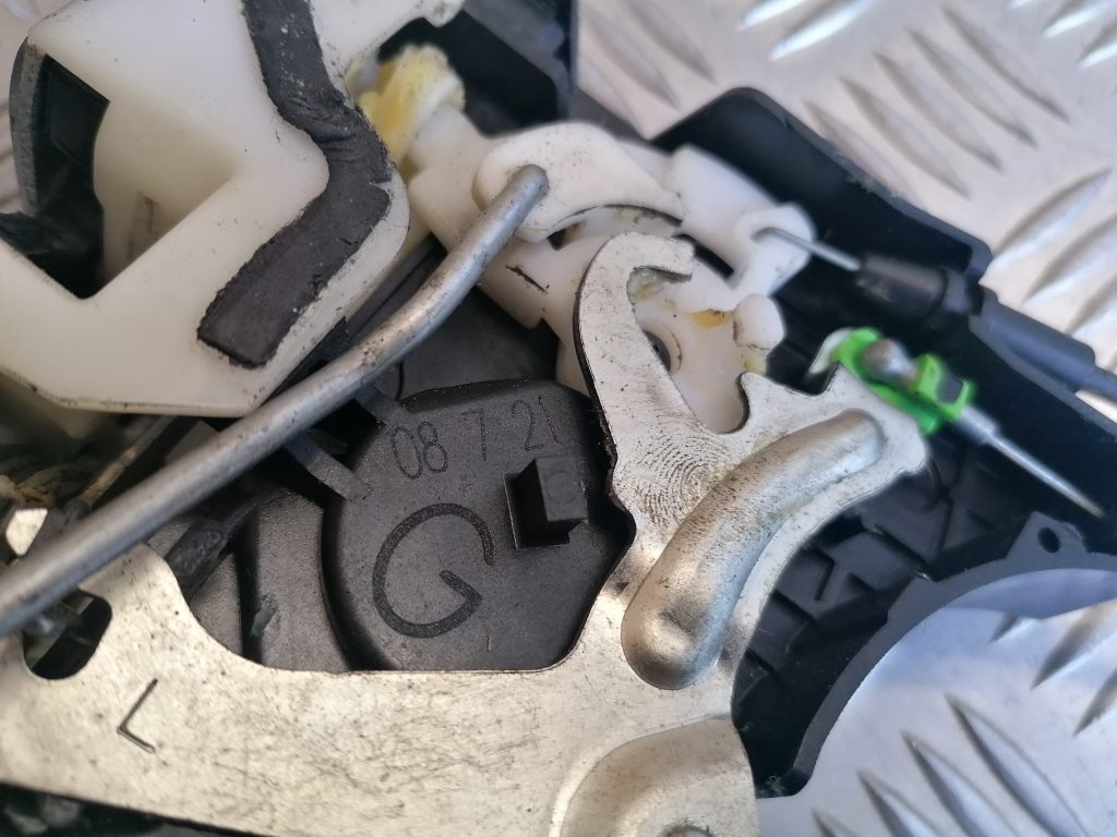 Priekšējo kreiso durvju slēdzene priekš CITROEN C-CROSSER 2009 5 Priekšējo kreiso durvju slēdzene priekš CITROEN C-CROSSER 2009