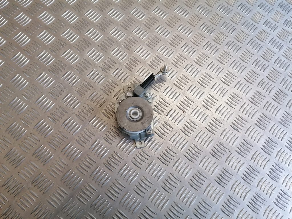 Bagažnieka vāka pacelšanas mehānisms priekš CITROEN C-CROSSER 2009 1 Bagažnieka vāka pacelšanas mehānisms priekš CITROEN C-CROSSER 2009