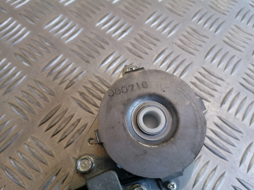 Bagažnieka vāka pacelšanas mehānisms priekš CITROEN C-CROSSER 2009 3 Bagažnieka vāka pacelšanas mehānisms priekš CITROEN C-CROSSER 2009