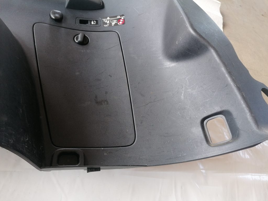 Bagāžnieka nodalījuma sānu apdare priekš CITROEN C-CROSSER 2009 6 Bagāžnieka nodalījuma sānu apdare priekš CITROEN C-CROSSER 2009