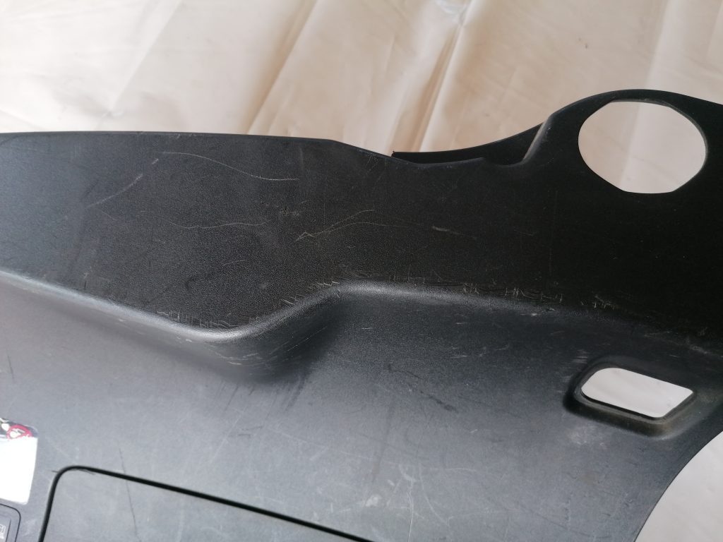 Bagāžnieka nodalījuma sānu apdare priekš CITROEN C-CROSSER 2009 5 Bagāžnieka nodalījuma sānu apdare priekš CITROEN C-CROSSER 2009