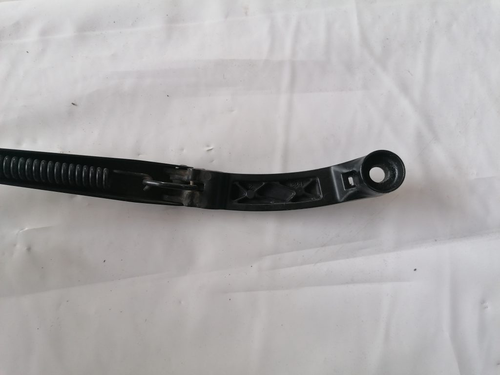 Vējstikla slotu turētājs priekš CITROEN C-CROSSER 2009 2 Vējstikla slotu turētājs priekš CITROEN C-CROSSER 2009