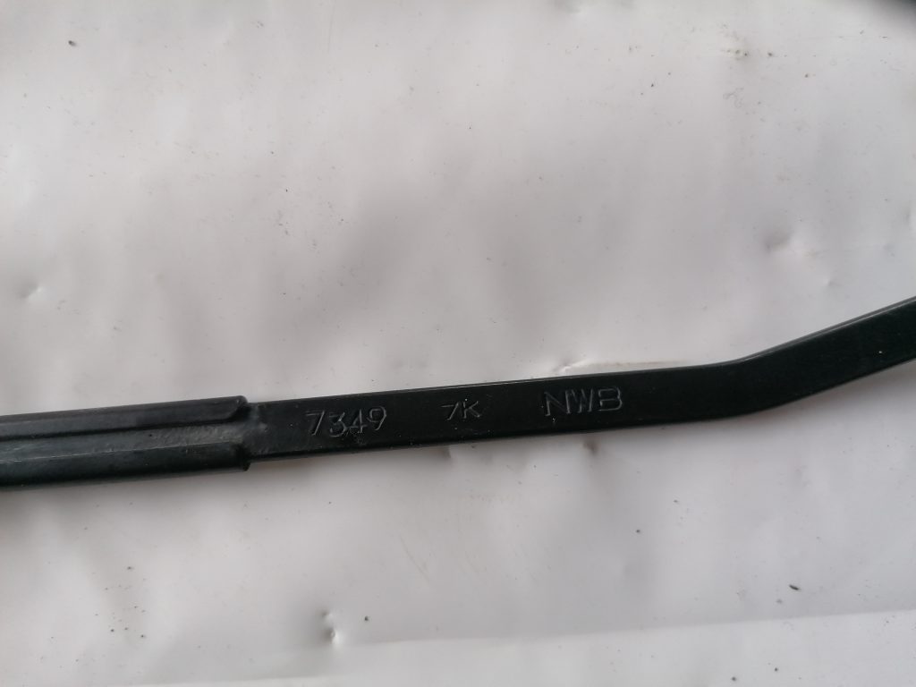 Vējstikla slotu turētājs priekš CITROEN C-CROSSER 2009 3 Vējstikla slotu turētājs priekš CITROEN C-CROSSER 2009