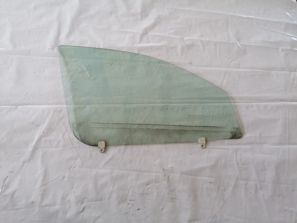 Priekšējo labo durvju stikls priekš CITROEN C-CROSSER 2009 1 Priekšējo labo durvju stikls priekš CITROEN C-CROSSER 2009