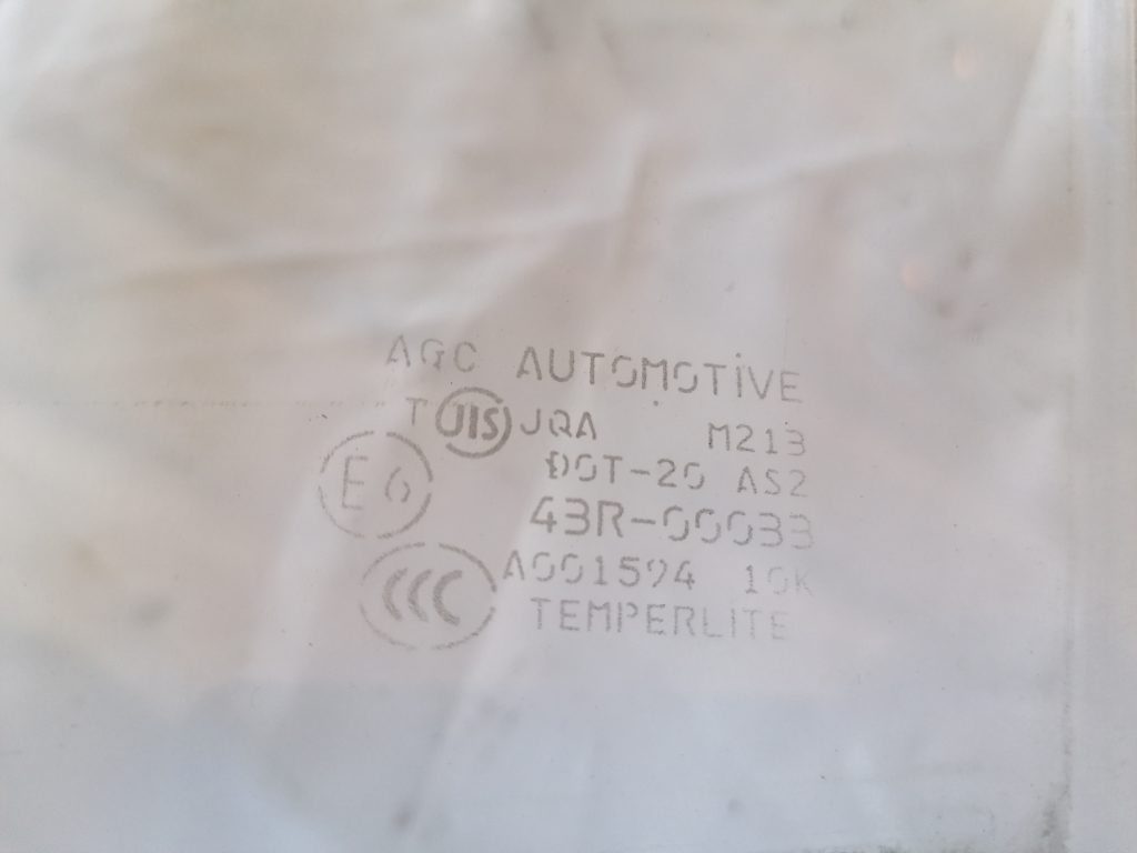 Priekšējo labo durvju stikls priekš CITROEN C-CROSSER 2009 2 Priekšējo labo durvju stikls priekš CITROEN C-CROSSER 2009