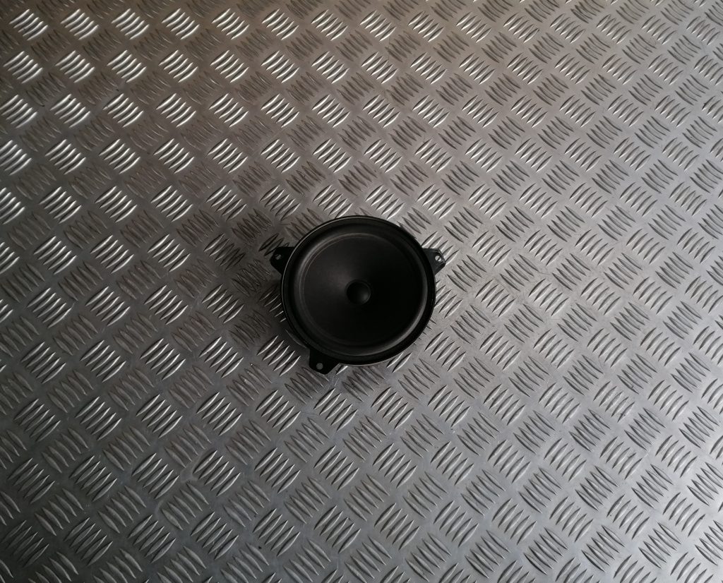 Durvju skaļrunis, apakšā priekš BMW 320D E46 2004 TOURING 1 Durvju skaļrunis, apakšā priekš BMW 320D E46 2004 TOURING