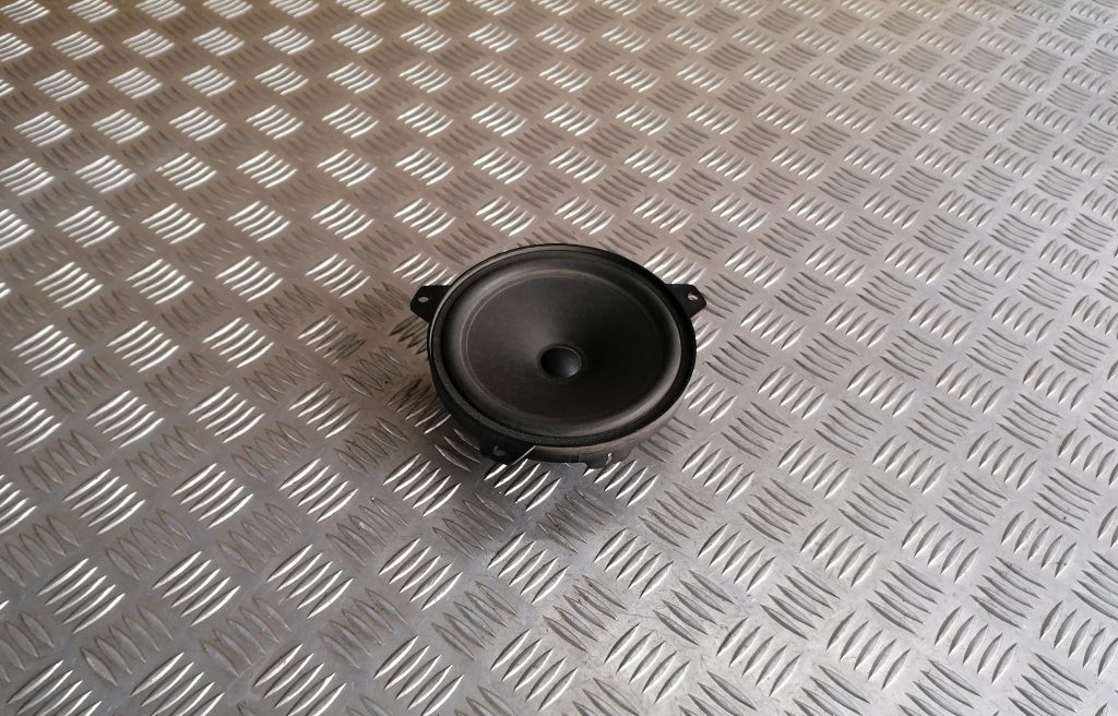 Durvju skaļrunis, apakšā priekš BMW 320D E46 2004 TOURING 2 Durvju skaļrunis, apakšā priekš BMW 320D E46 2004 TOURING