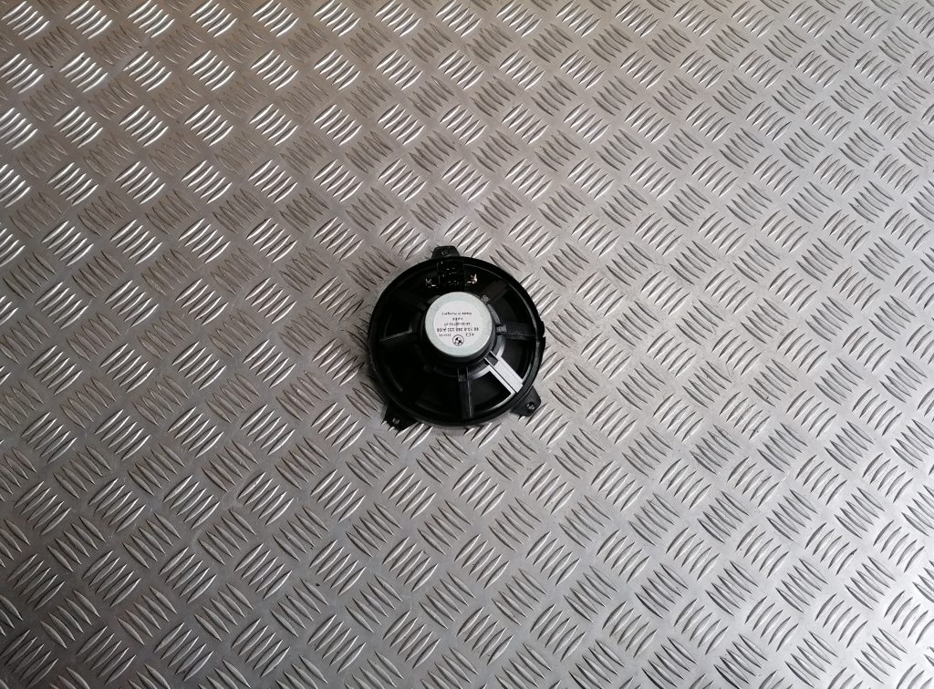 Durvju skaļrunis, apakšā priekš BMW 320D E46 2004 TOURING 3 Durvju skaļrunis, apakšā priekš BMW 320D E46 2004 TOURING