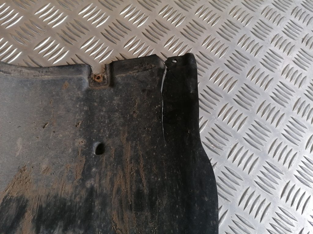 Priekšējais dubļusargs priekš BMW 320D E46 2004 TOURING 3 Priekšējais dubļusargs priekš BMW 320D E46 2004 TOURING