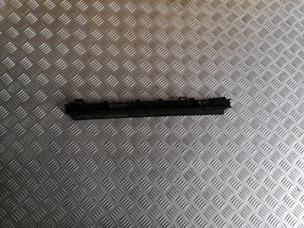 Radiatora kronšteins priekš BMW 320D E46 2004 TOURING 1 Radiatora kronšteins priekš BMW 320D E46 2004 TOURING