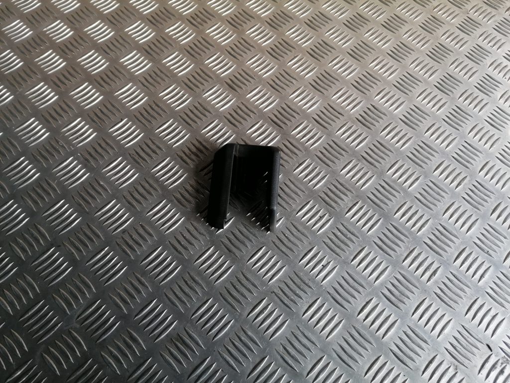 Priekšējā kreisā sēdekļa sliežu apdare priekš VOLVO XC70 2007