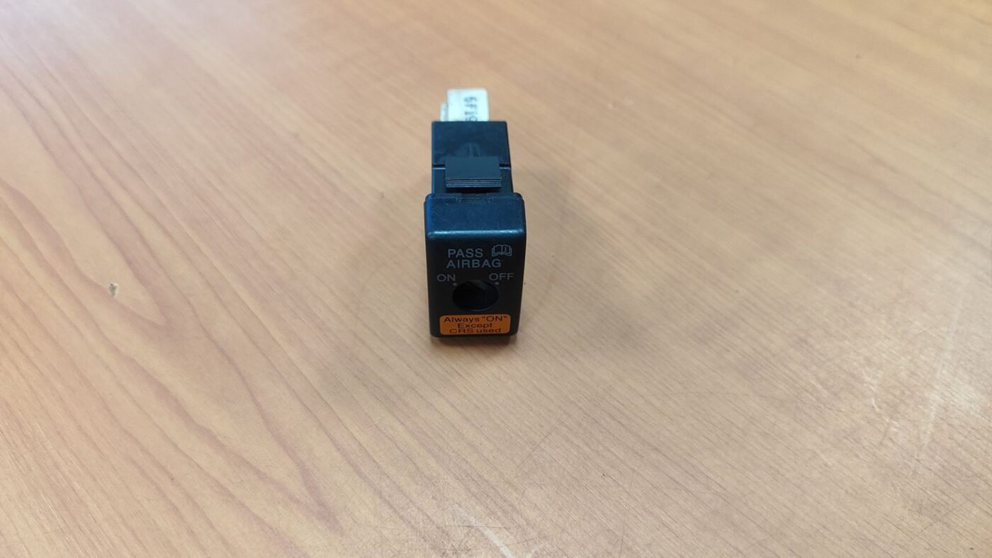 Drošības spilvena izslēgšanas slēdzis priekš MAZDA 6 2006 1 Drošības spilvena izslēgšanas slēdzis priekš MAZDA 6 2006