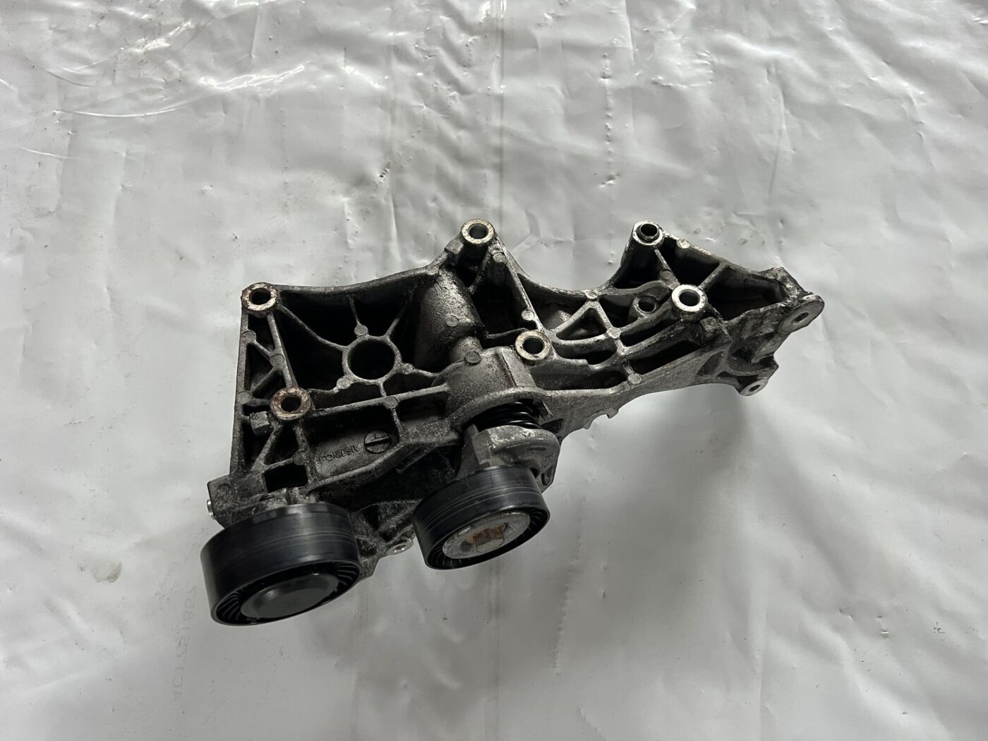 Ģeneratora kronšteins priekš AUDI A4 2007 5 Ģeneratora kronšteins priekš AUDI A4 2007