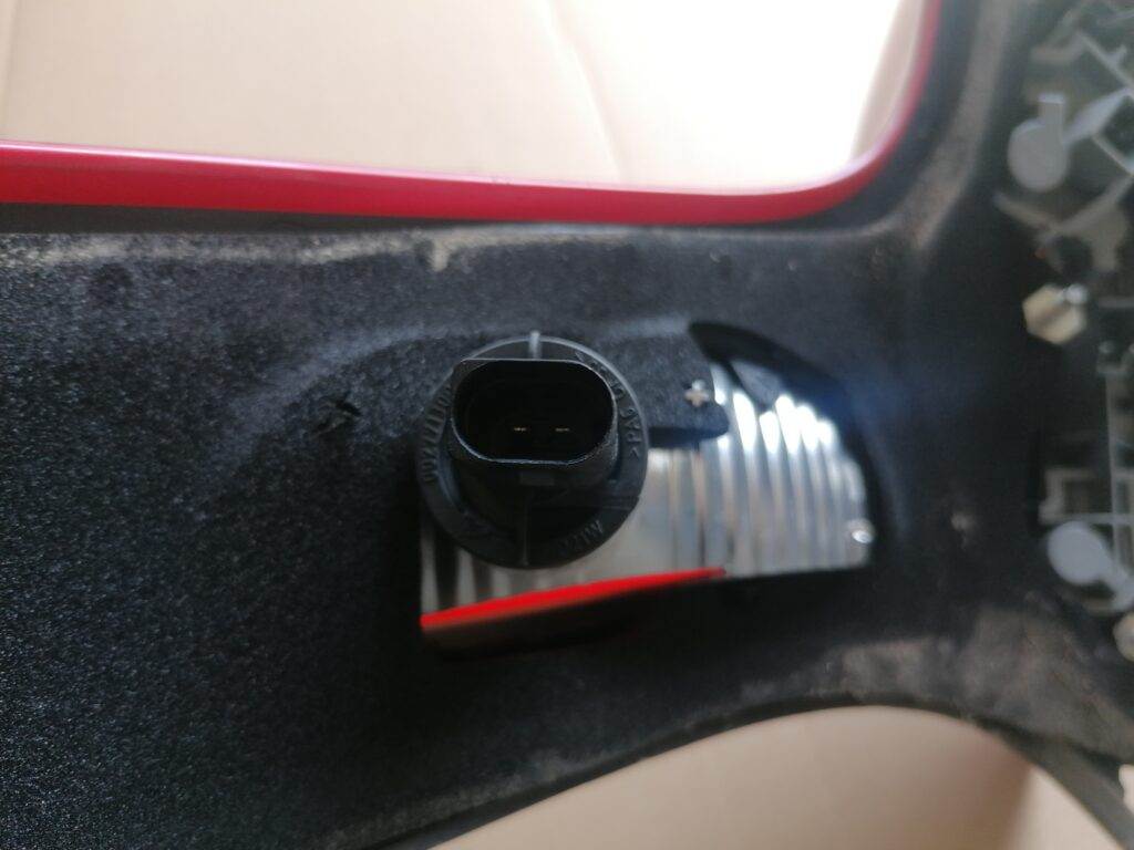 Aizmugurējais kreisais lukturis priekš VOLVO C30 2008 SILVER 3 Aizmugurējais kreisais lukturis priekš VOLVO C30 2008 SILVER