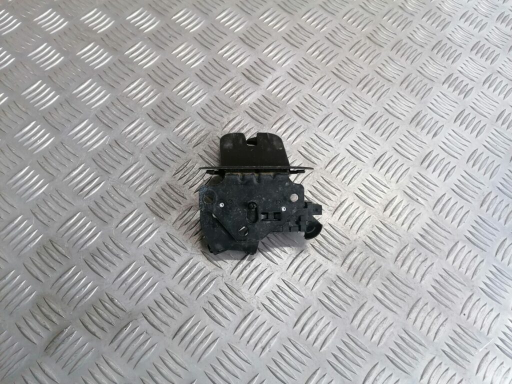 Bagāžnieka vāka slēdzene priekš AUDI A4 2008 AVANT 4 Bagāžnieka vāka slēdzene priekš AUDI A4 2008 AVANT