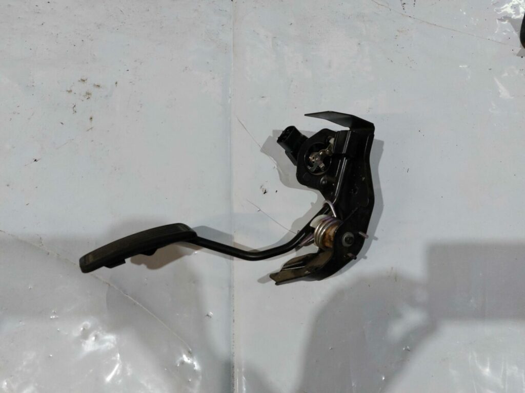 Gāzes pedālis priekš TOYOTA AVENSIS 2007 1 Gāzes pedālis priekš TOYOTA AVENSIS 2007