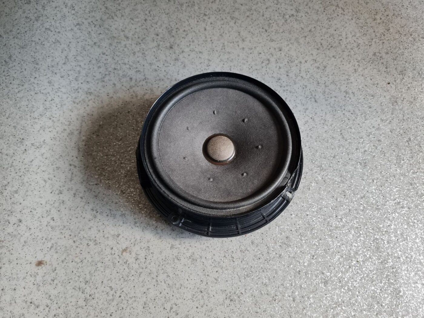 Durvju skaļrunis, apakšā priekš VW GOLF IV 1999 1 Durvju skaļrunis, apakšā priekš VW GOLF IV 1999