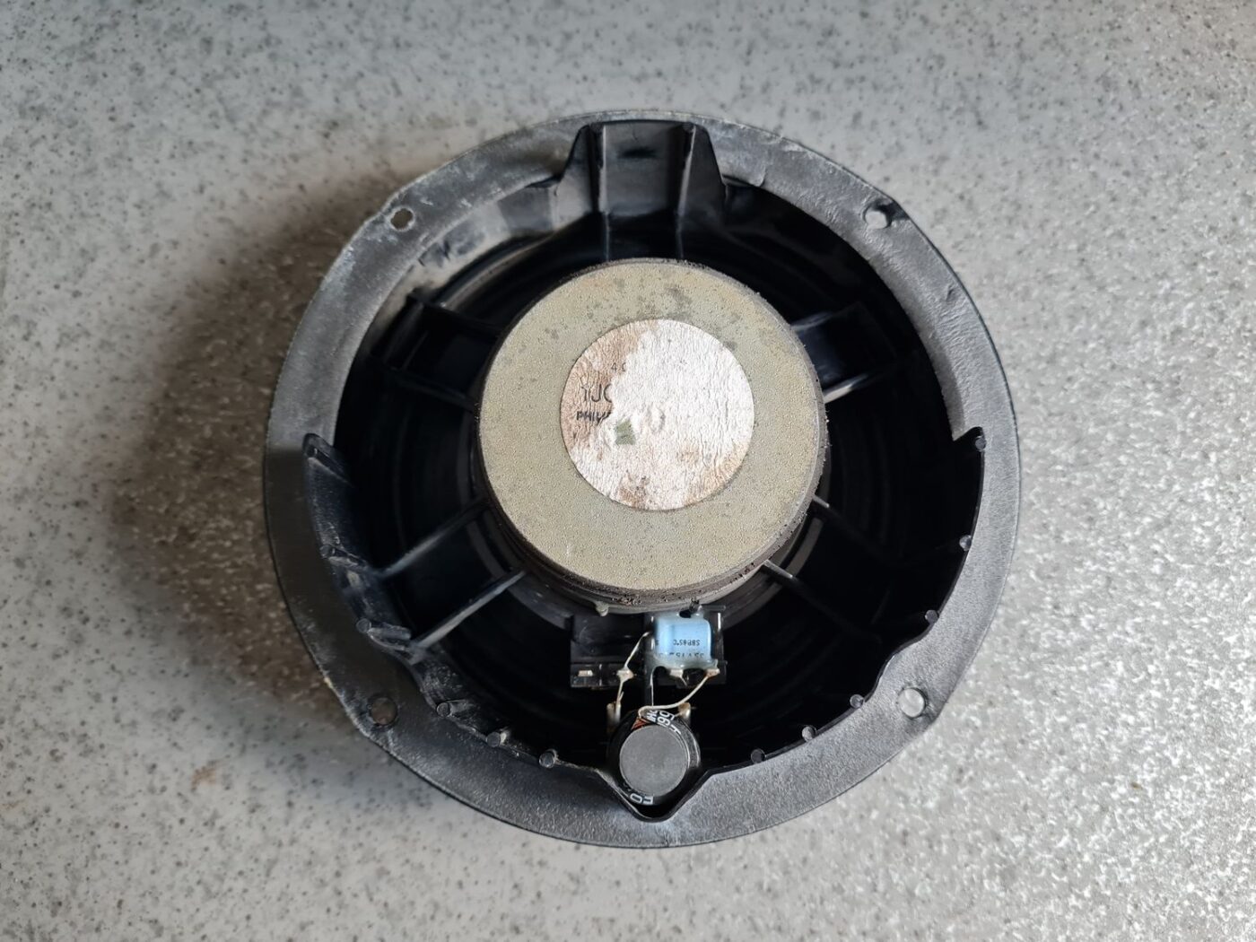 Durvju skaļrunis, apakšā priekš VW GOLF IV 1999 4 Durvju skaļrunis, apakšā priekš VW GOLF IV 1999